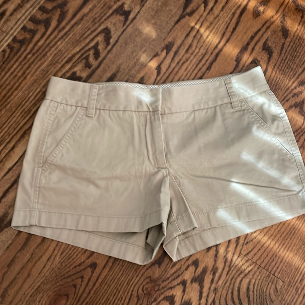 J Crew Classic twill chino weathered short size 6